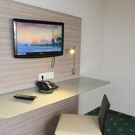 Jeddinger Hof Land- Und Seminarhotel 3*